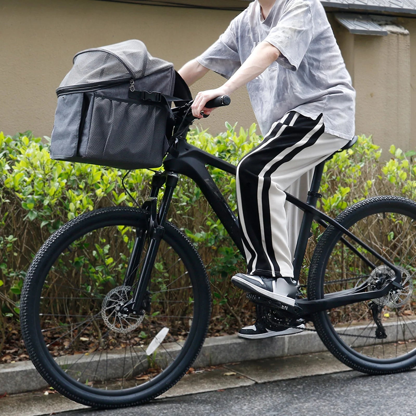 4-in-1 Expandable Bike Basket – Adventure & Total Freedom 🐶🚴‍♂️💛